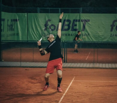 Man playing tennis
